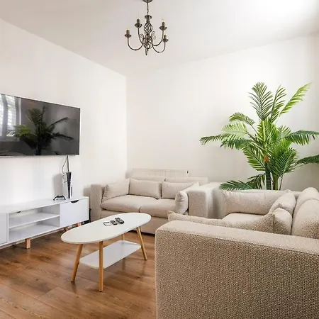 Spacious 3 Bedroom Home With Ps5 And Pool Table Near O2 Arena Canary Wharf And Elizabeth Line To Central London